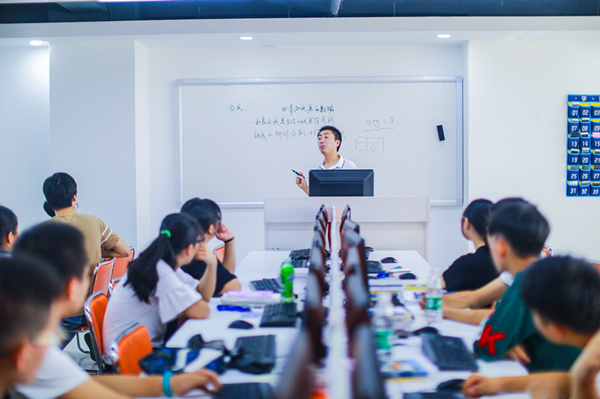 退伍军人转业选择新华，开启高薪白领的成长之路