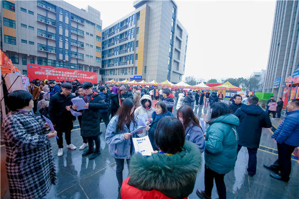 为什么总劝你来校实地考察？好学校不怕比较！