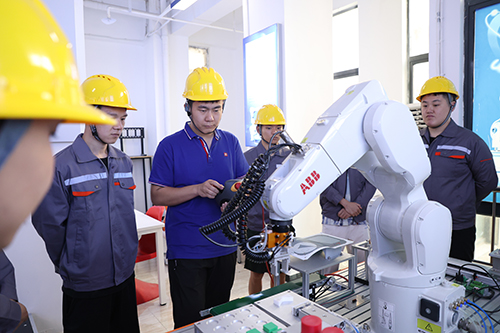 转行没方向?学智能制造,低门槛入门 转行没方向?学智能制造,低门槛入门