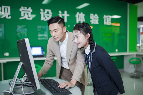 初中毕业学互联网怎么样，有前途吗？